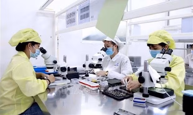 设在永福省平川工业区某家公司的生产活动。 设在永福省平川工业区某家公司的生产活动。