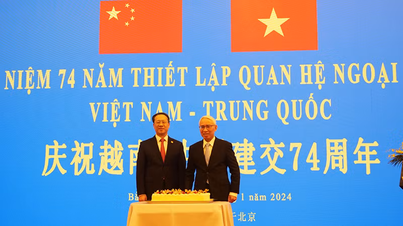中国外交部副部长马朝旭和越南驻华大使范星梅。（杜有兴 摄）