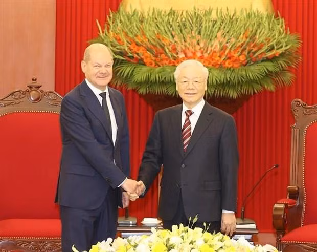 越共中央总书记阮富仲会见德国总理奥拉夫·朔尔茨。