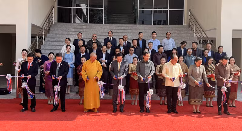 老挝中小型企业促进局办公楼交接仪式。