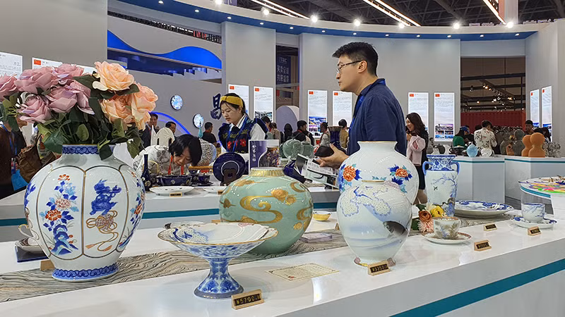 高档瓷器展示。 高档瓷器展示。