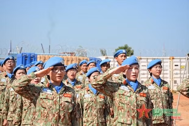 参加联合国维和的越南女官兵。