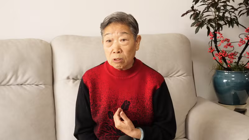 于淑惠女士接受越南《人民报》记者采访。