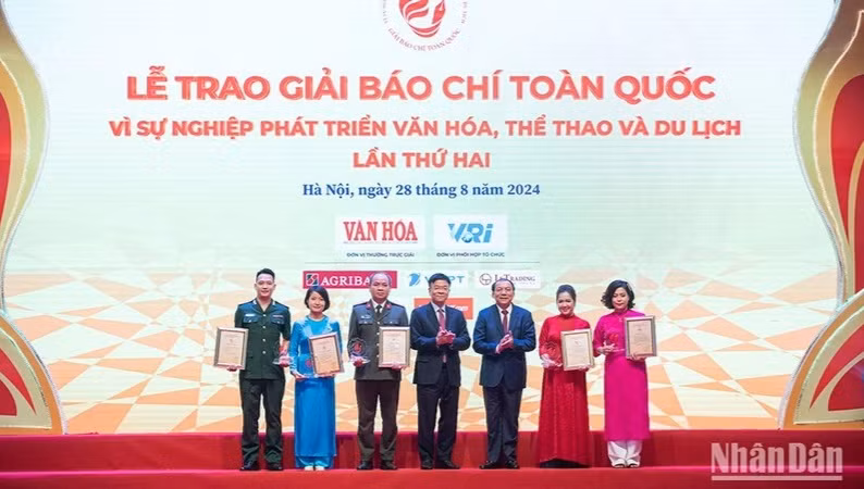 荣获一等奖的各位代表。