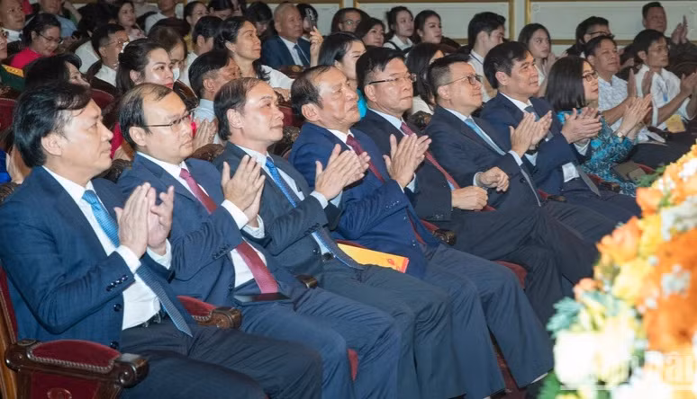 出席颁奖仪式的各位代表。