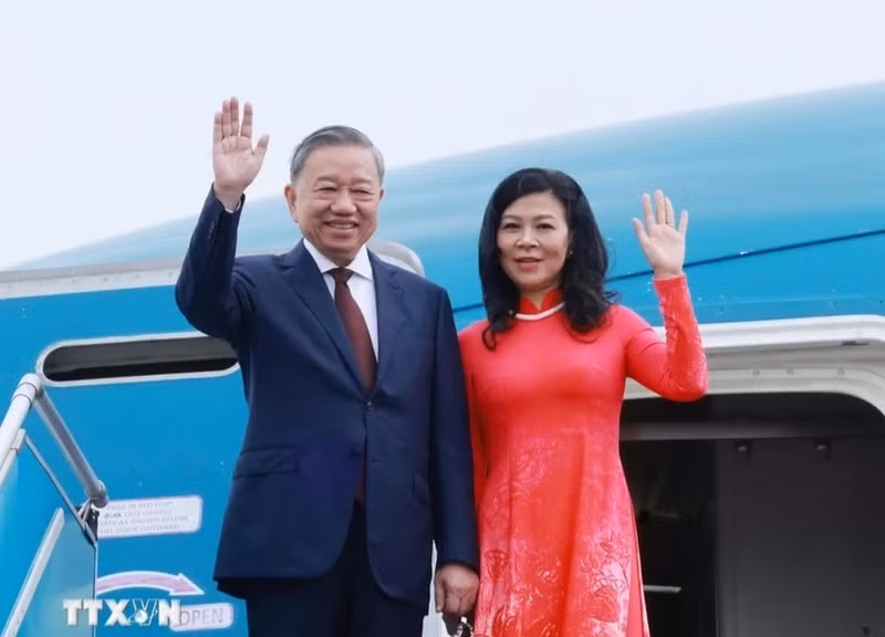 越共中央总书记、国家主席苏林和夫人。