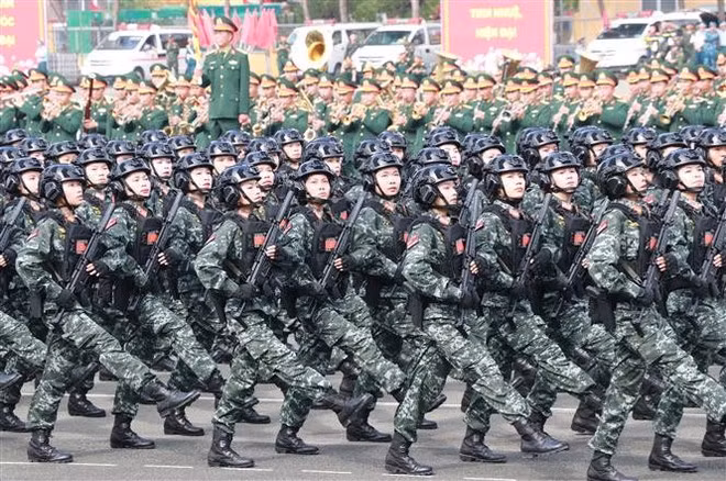 各武装力量演练小组。（图片来源：越通社）