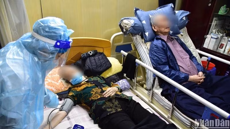 越南卫生部门诊就医管理局要求进一步加强对新冠肺炎病例的发现与治疗工作。