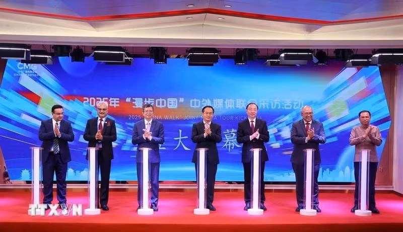 “漫步中国 发现武汉”中外媒体联合采访活动启动仪式。（图片来源：越通社）