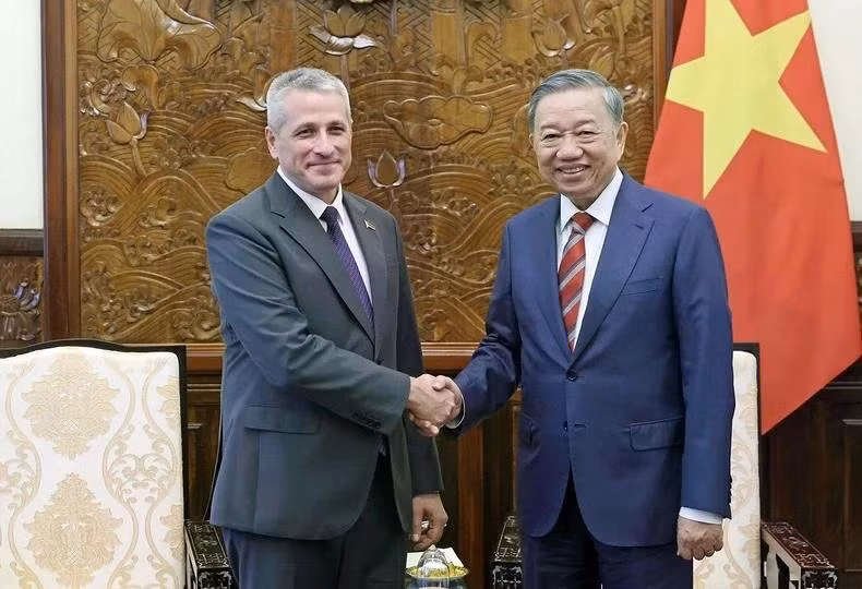 2024年7月3日，越南国家主席苏林会见白俄罗斯共和国新任驻越南大使乌拉基米尔·巴拉维库。（图片来源：越通社）