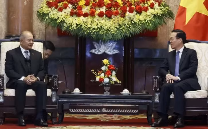 越南国家主席武文赏会见老挝政府副总理吉乔·凯坎匹吞。