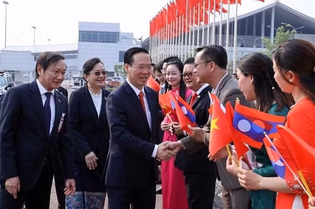 越南国家主席武文赏抵达万象，开始对老挝进行的正式访问。