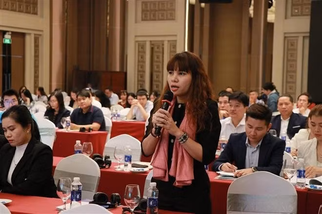 同奈省FDI企业代表在会上发表讲话。（图片来源：越通社 ） 