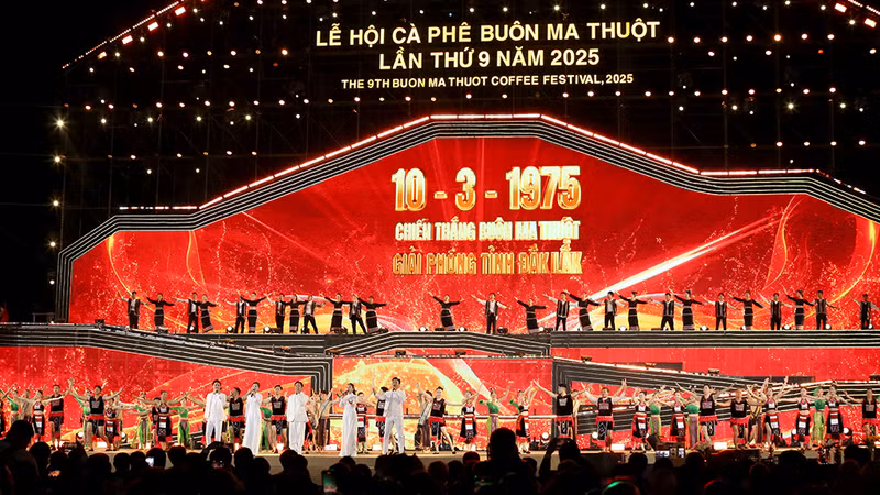 开幕式上的文艺节目。（图片来源：daklak.gov.vn）