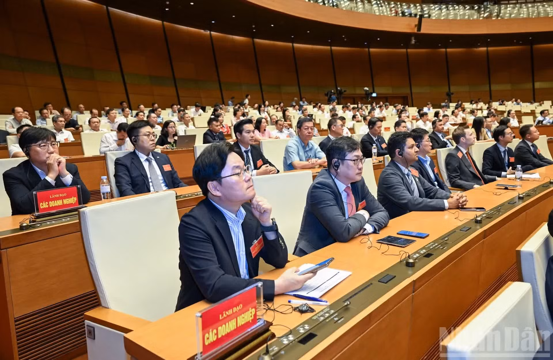 外资企业领导出席会议。