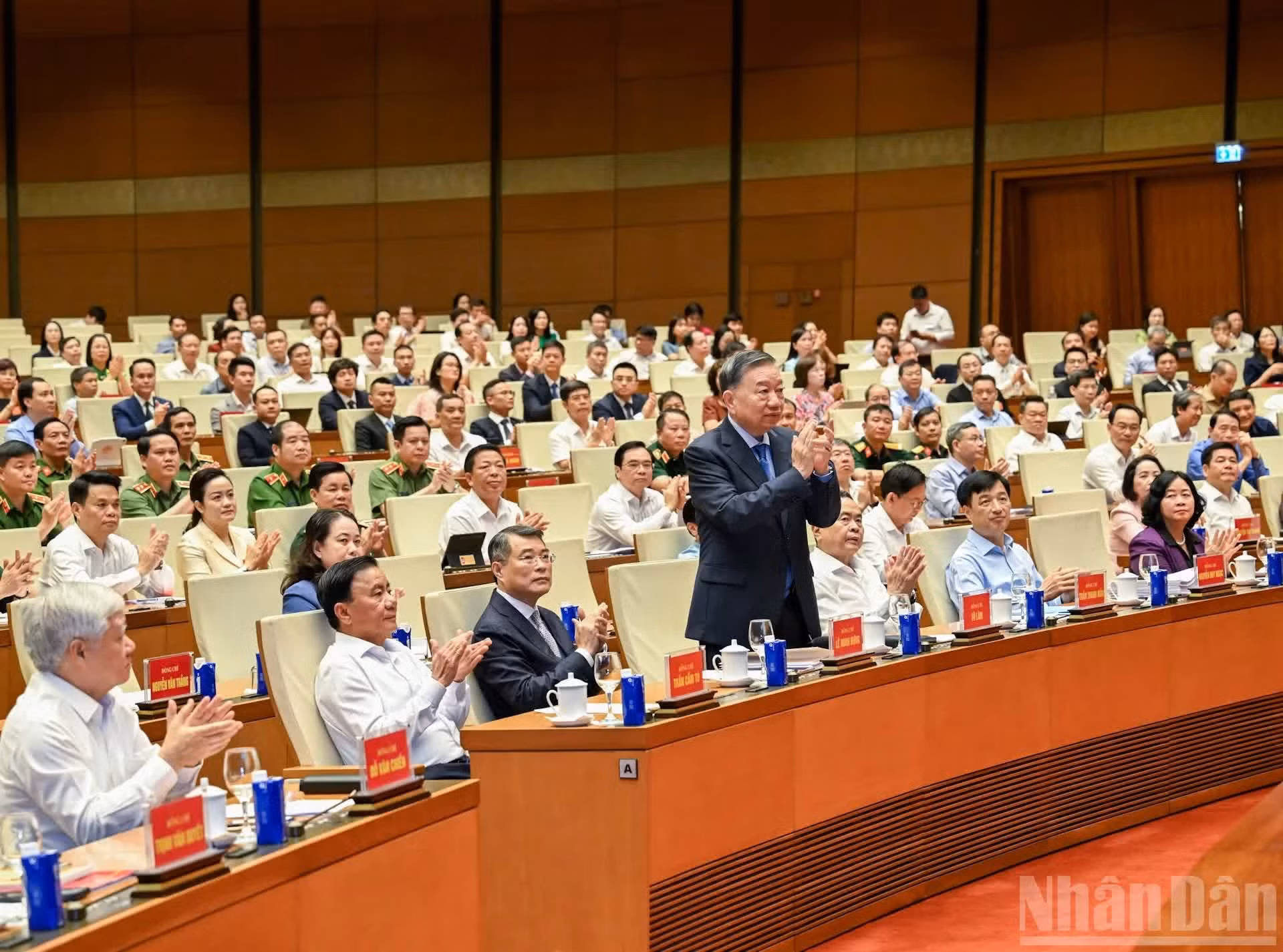 苏林总书记、国家主席出席越共中央政治局关于外资经济发展的第10-NQ/TW号决议贯彻学习全国会议。