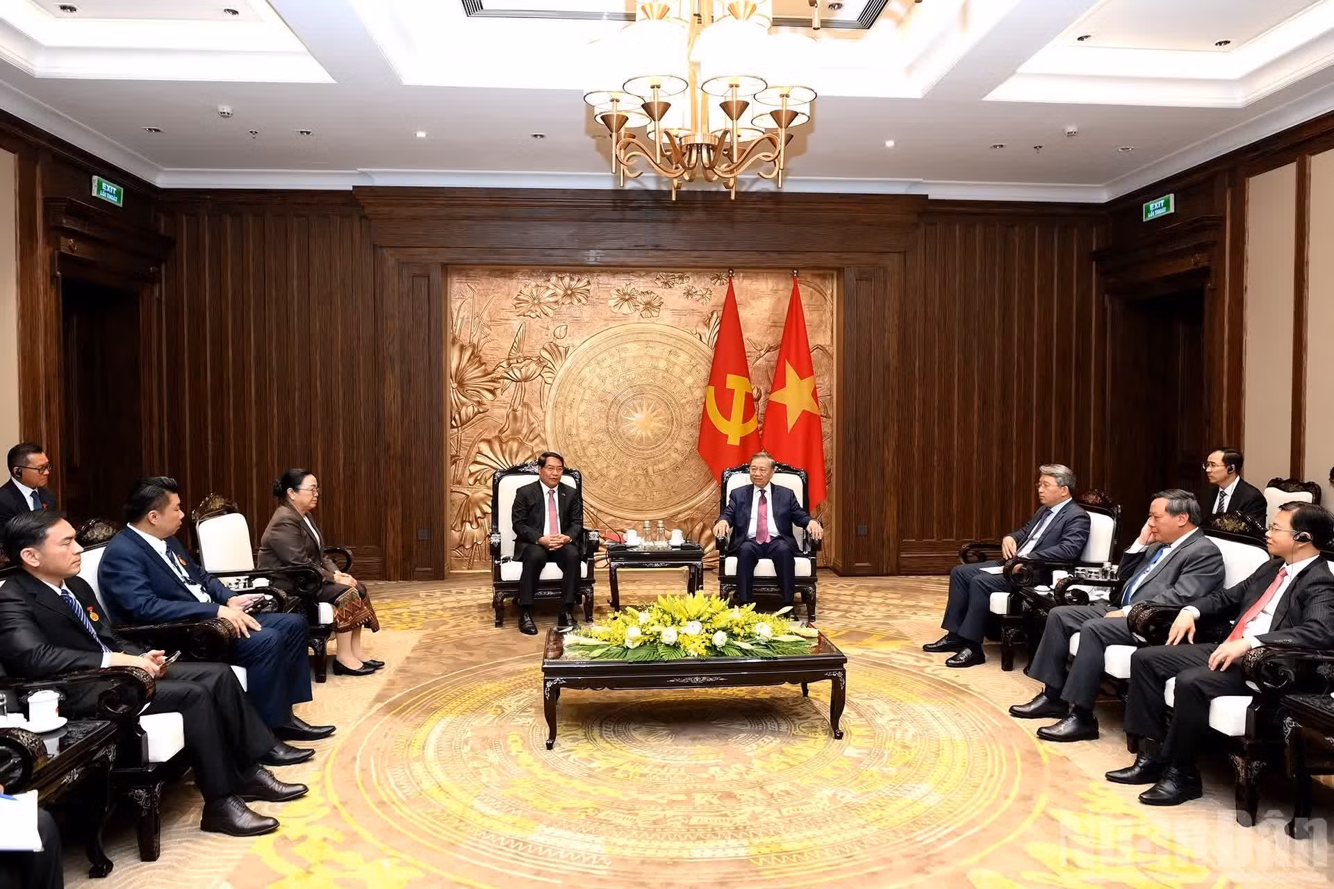 会见全景。