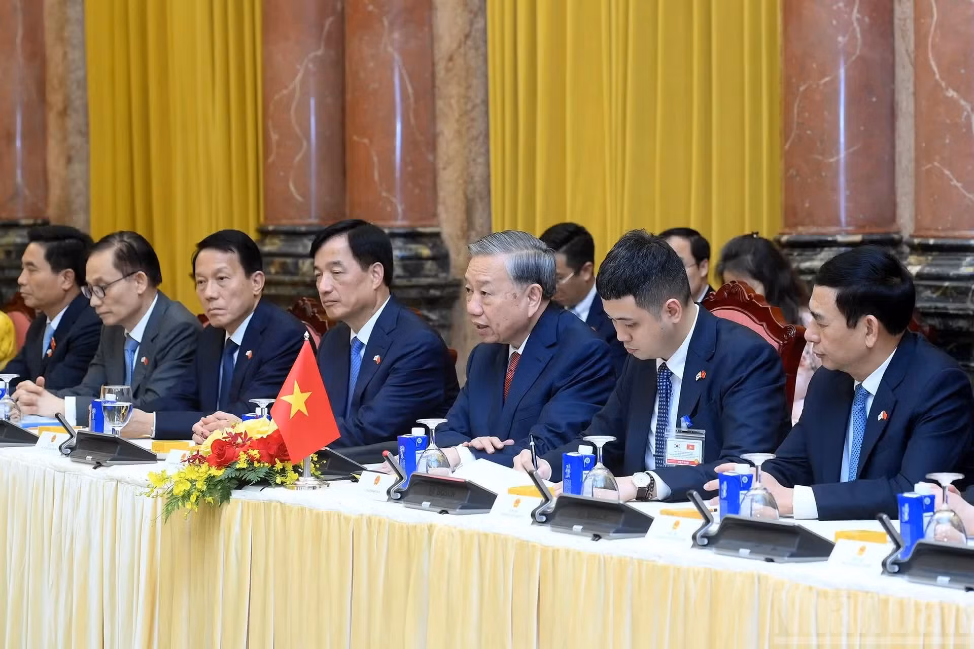 越共中央总书记、国家主席苏林在会谈上发表讲话。