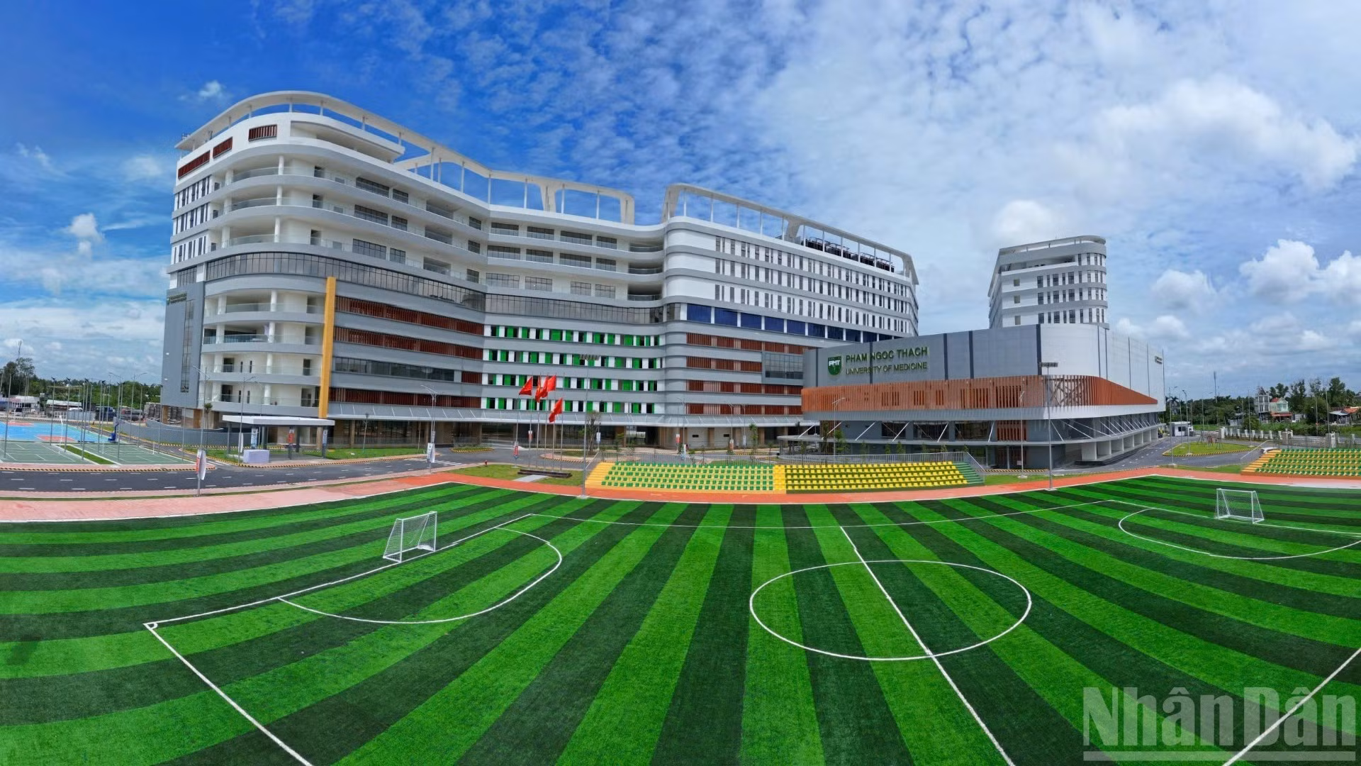 位于胡志明市新日乡的新坚医疗综合体于2015年开工兴建，规划建筑面积73公顷。该项目分为两期施工，采取绿色医疗模式，重点投资于公共服务区、公园、体育运动场以及供患者家属居住的宿舍等配套设施。