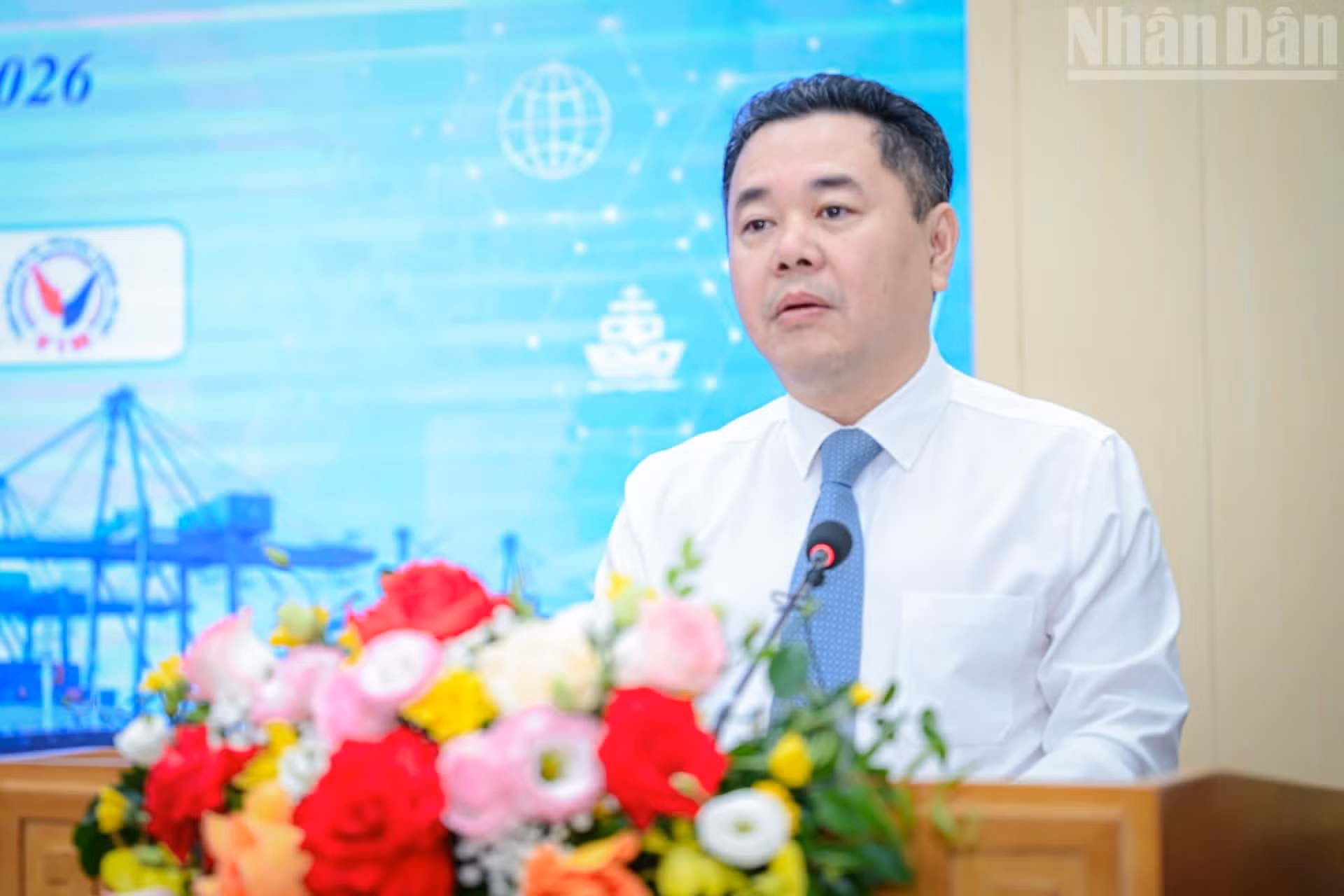 越南国家银行副行长阮玉景在会上致辞。