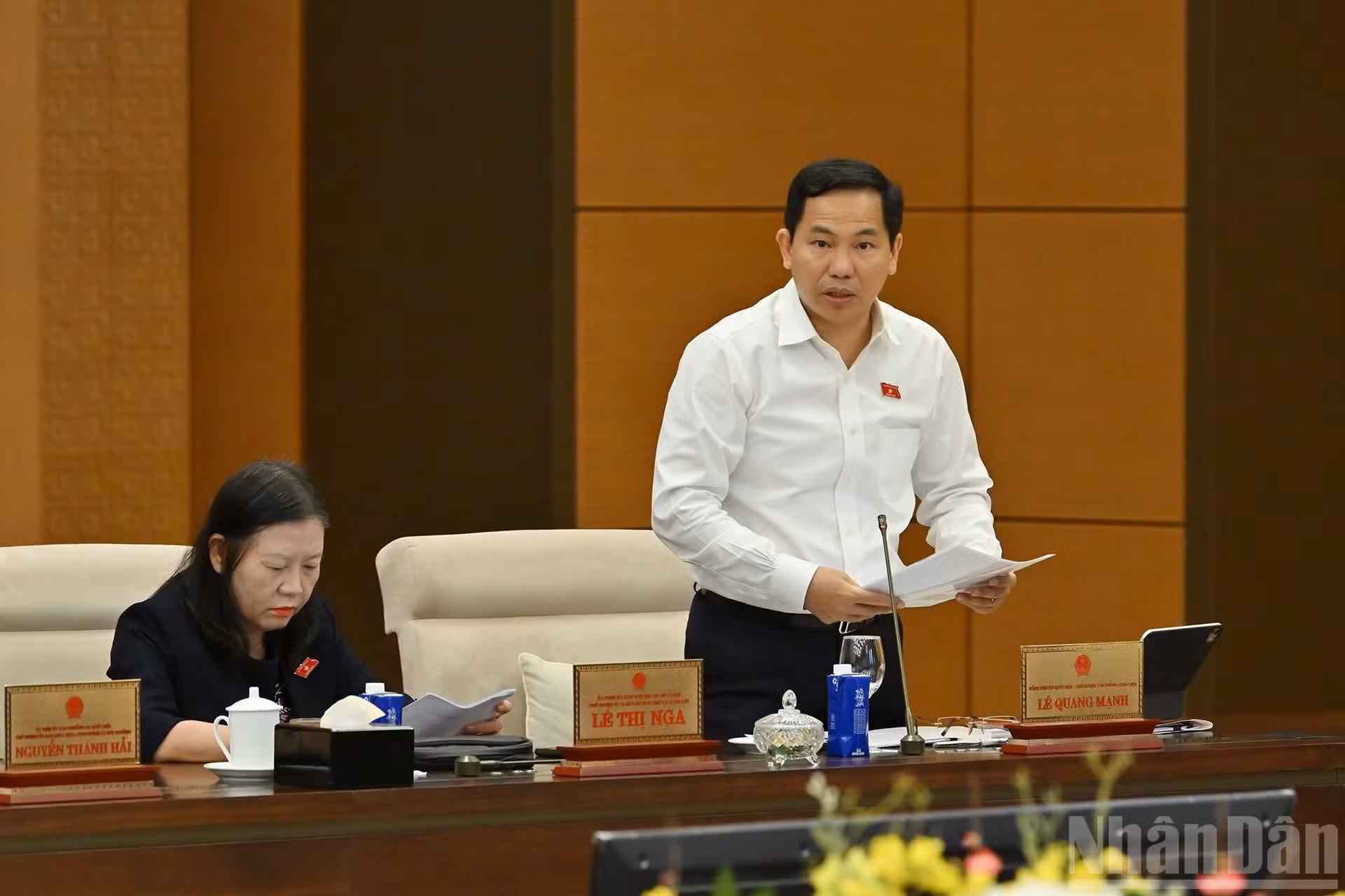 国会秘书长、国会办公厅主任黎光孟在会上发表讲话。