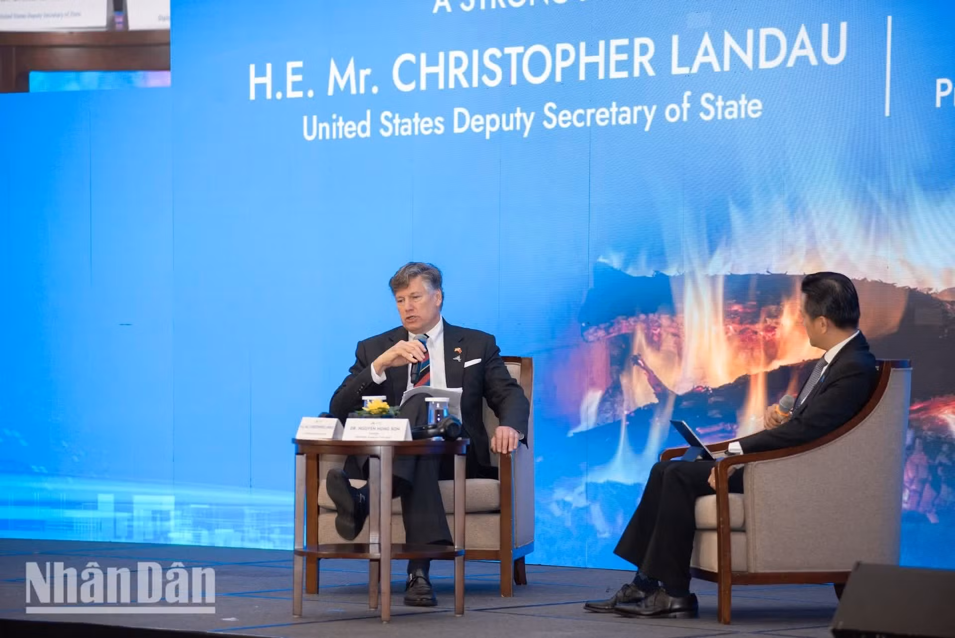 克里斯托弗·兰道先生对美方与东盟共同运用各类技术来促进增长并惠及双方人民的光明未来表示乐观。