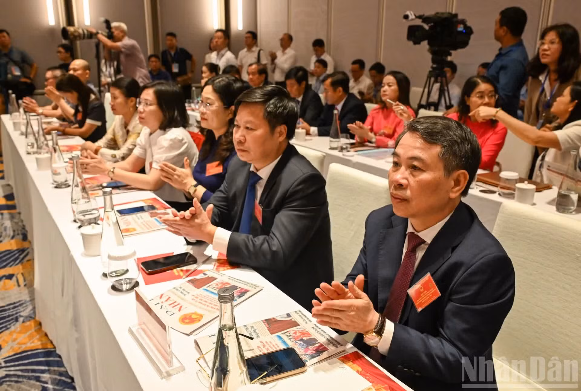 出席会议的各位代表。