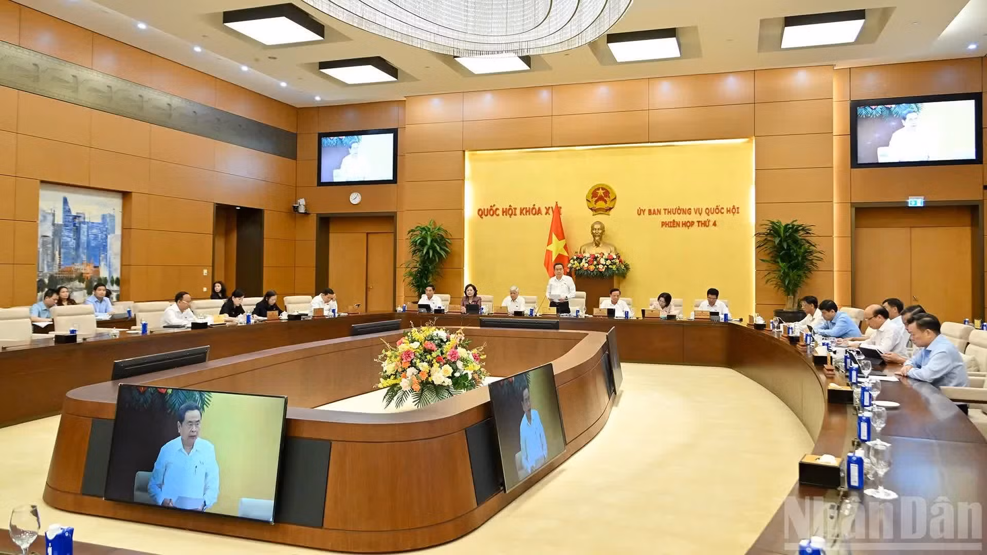 越南国会常务委员会第四次会议今天上午在国会大厦举行。