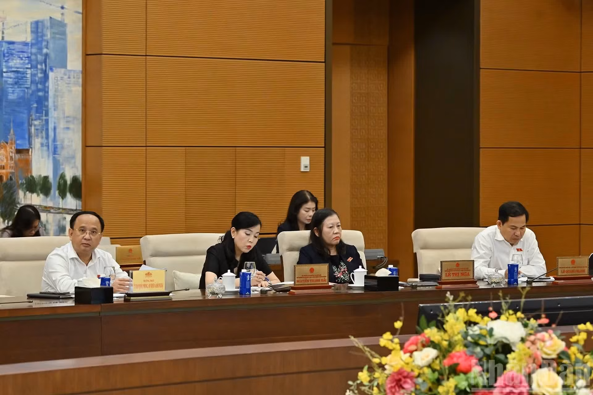 出席会议的各位国会常务委员会委员。