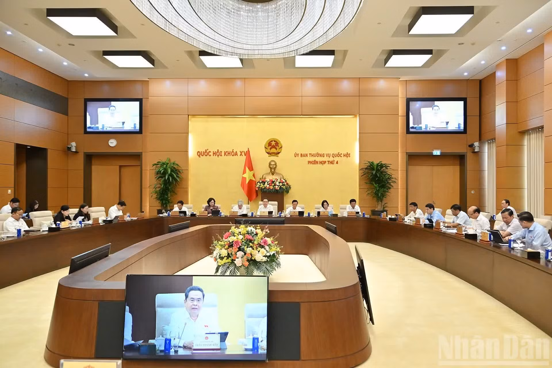 会议全景。