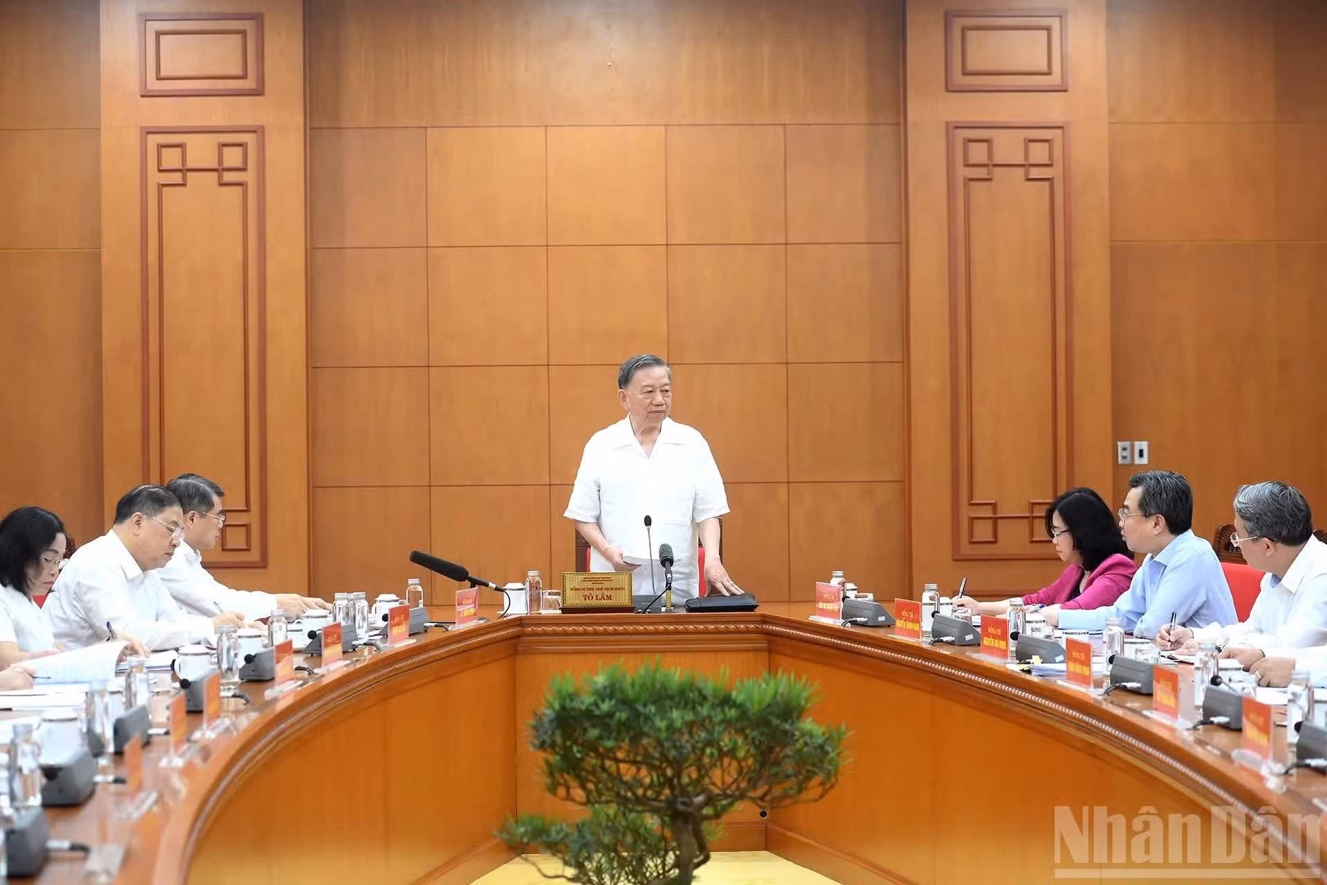 越共中央总书记、国家主席苏林在会上发表讲话。