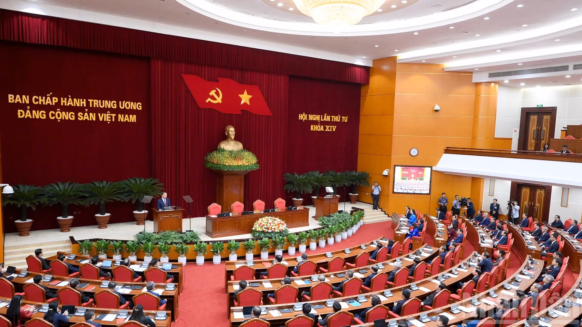 越南共产党第十四届中央委员会第四次全体会议在河内落幕。