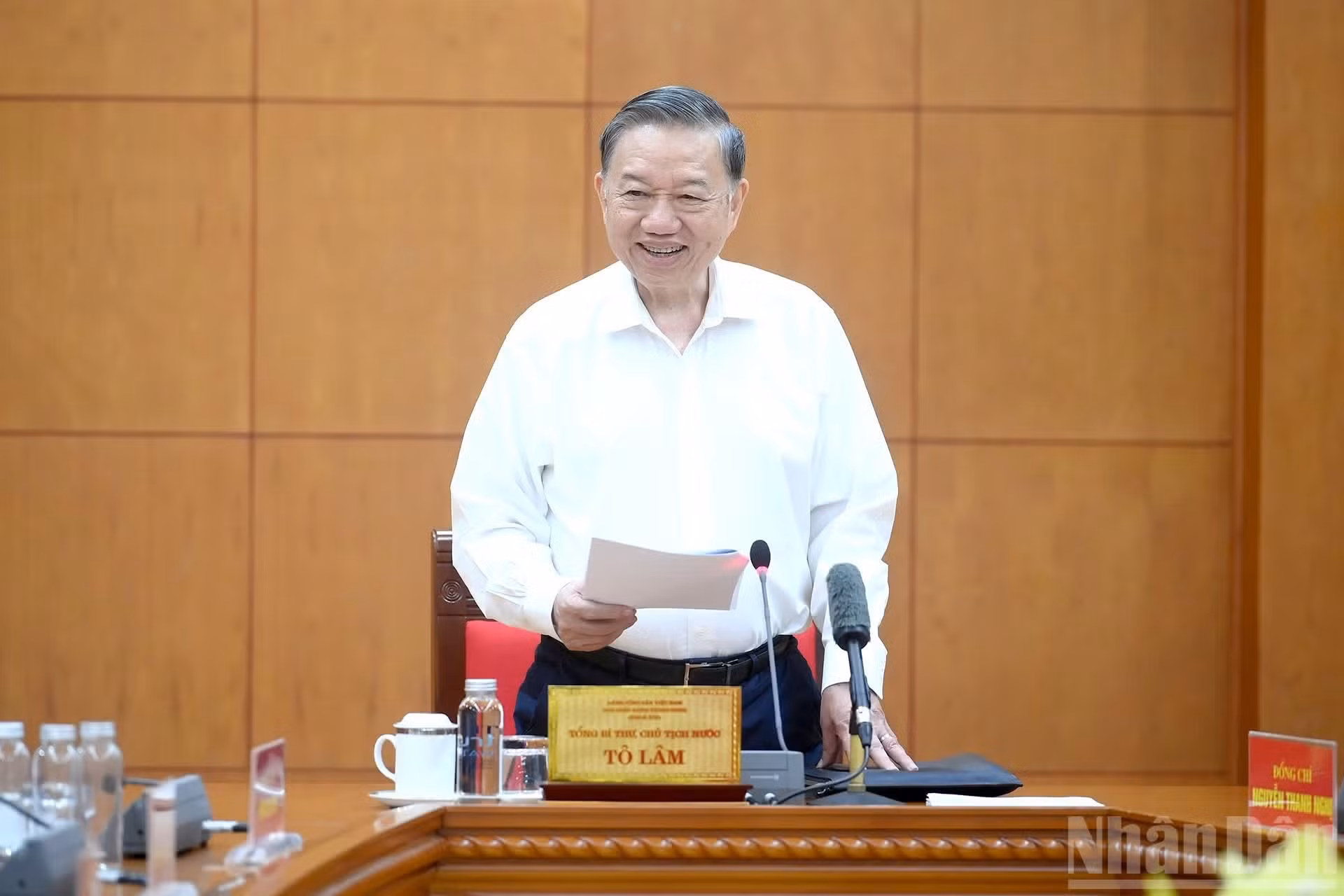越共中央总书记、国家主席苏林在会上作出总结讲话。