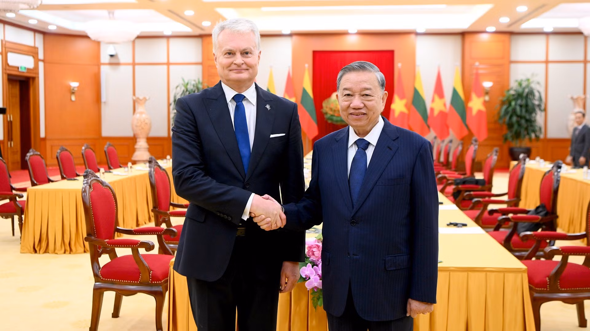 越共中央总书记苏林会见立陶宛共和国总统吉塔纳斯·瑙塞达。