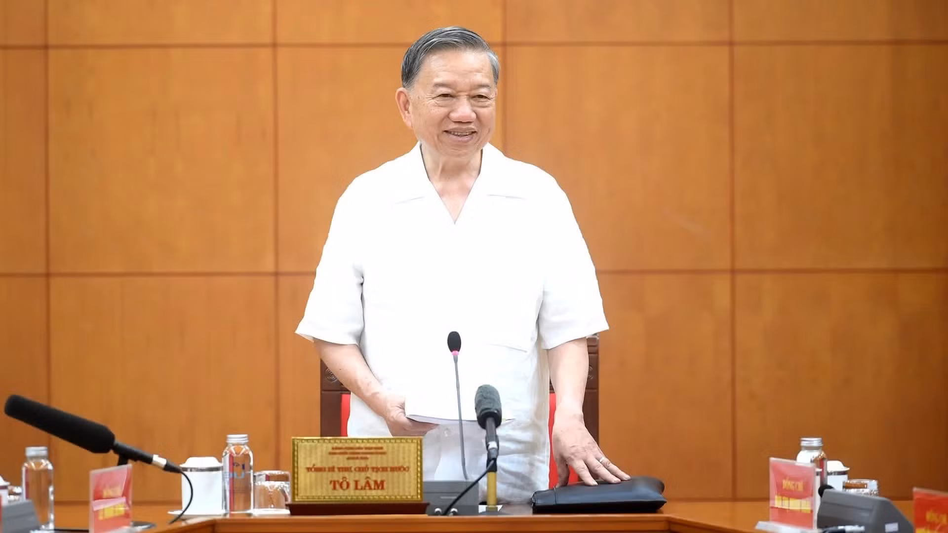 越共中央总书记、国家主席苏林在会上发表讲话。