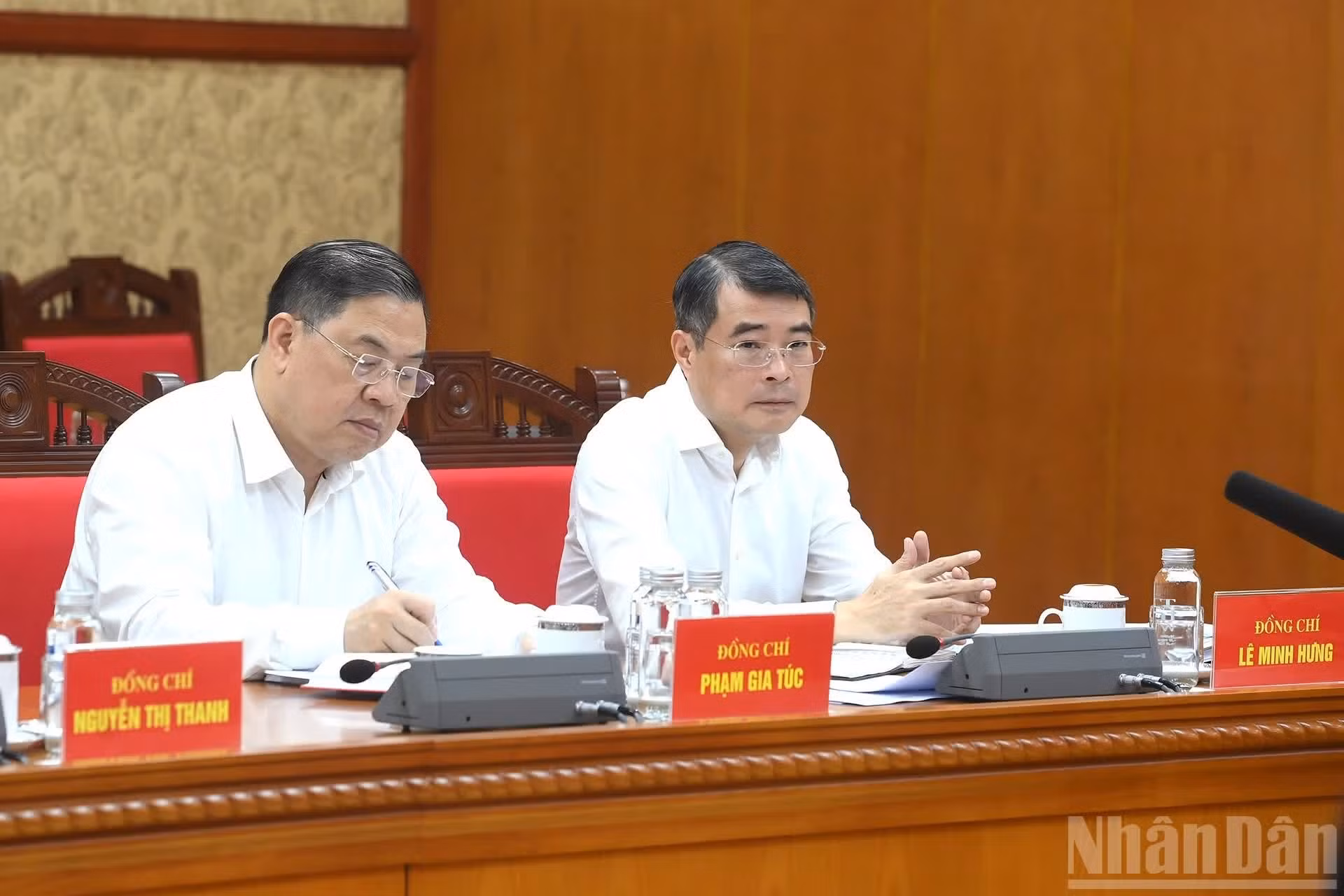 政府总理黎明兴和政府常务副总理范嘉足出席会议。