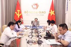 越南外交部长黎怀忠与加拿大外交部长阿妮塔·阿南德通电话。