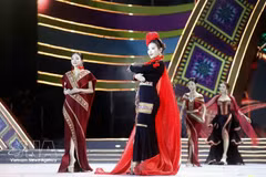 山罗国际土锦之夜服装秀。（图片来源：越通社）