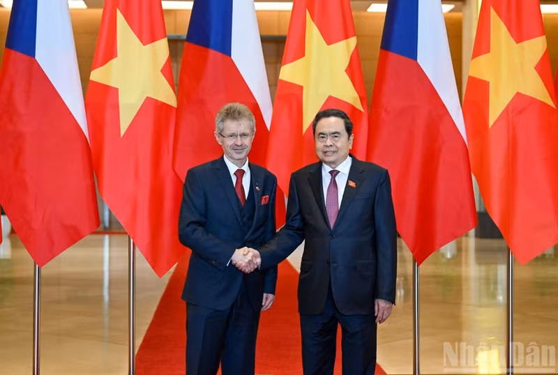 国会主席陈青敏与捷克参议院主席维斯特奇尔举行会谈。（维灵 摄）