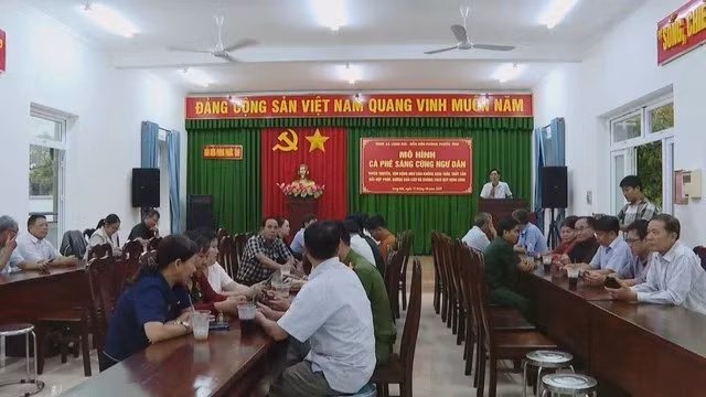 胡志明市'渔民早咖啡'活动场景。