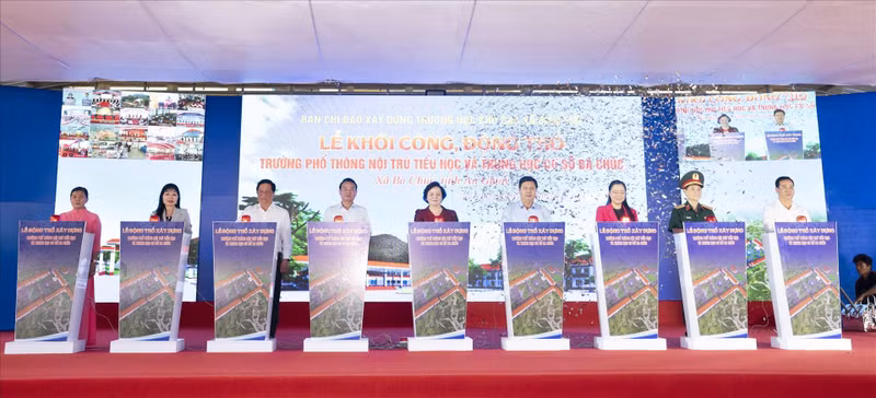 政府副总理范氏清茶出席安江省巴祝小学及初中九年一贯制寄宿学校的开工仪式。（图片来源：越通社）