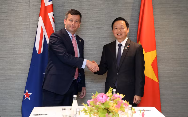 政府副总理陈红河礼节性拜会新西兰议会议长格里·布朗利。