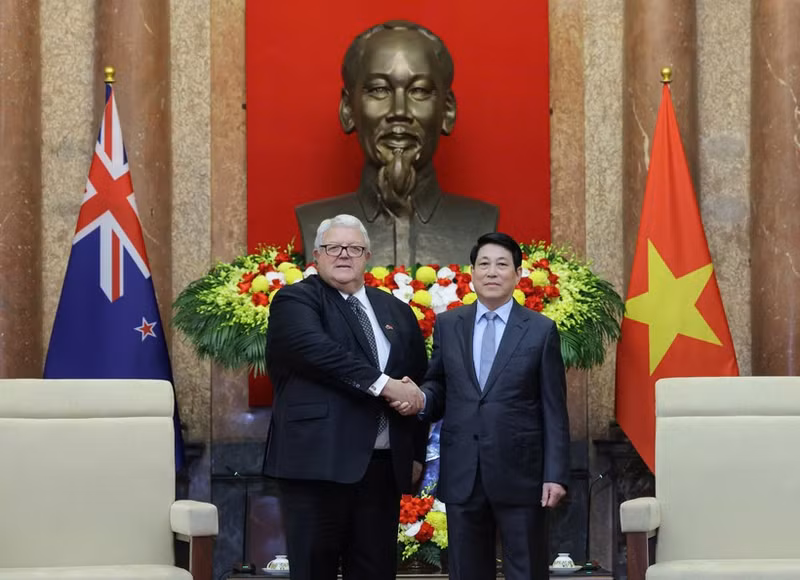 越南国家主席梁强会见新西兰议会议长格里·布朗利。