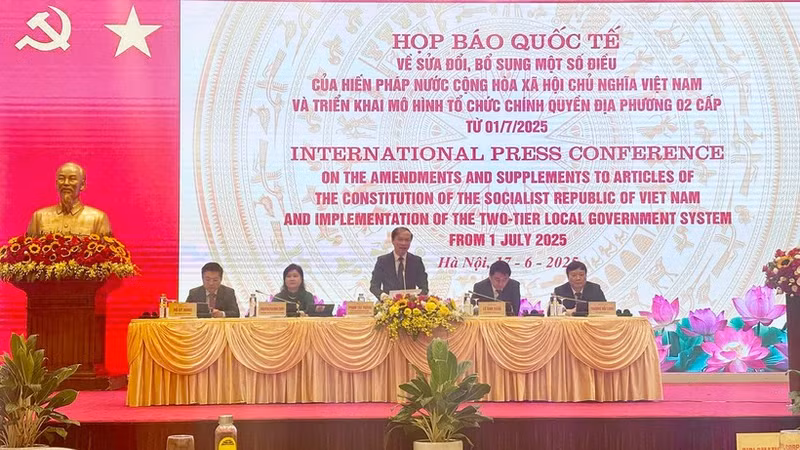 国际新闻发布会场景。