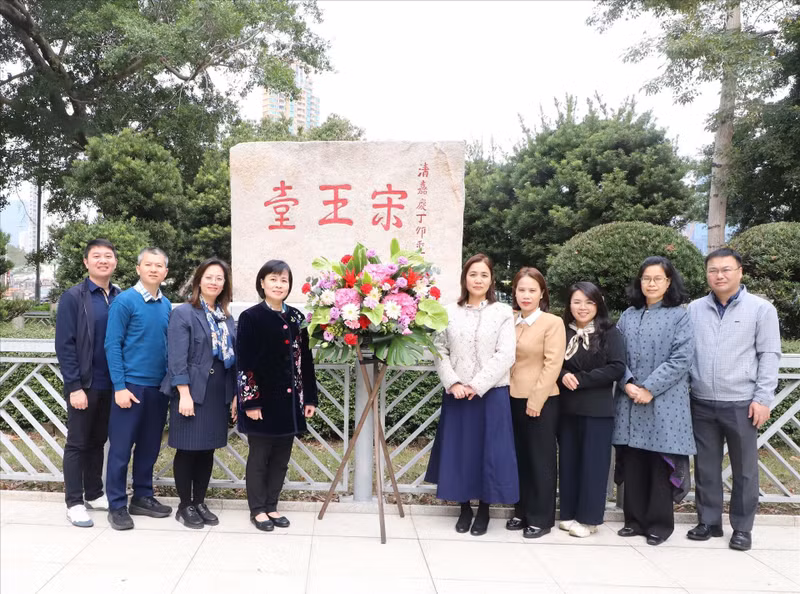 越南驻中国香港总领事馆代表团参观位于香港特别行政区九龙区的宋王台古迹。
