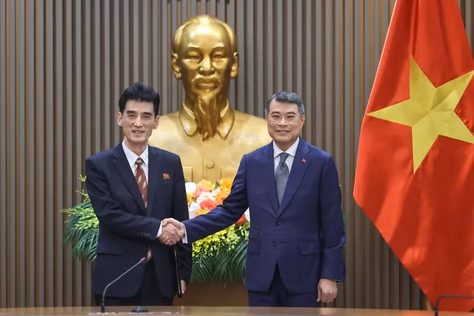 政府总理黎明兴会见朝鲜驻越南特命全权大使李成国。