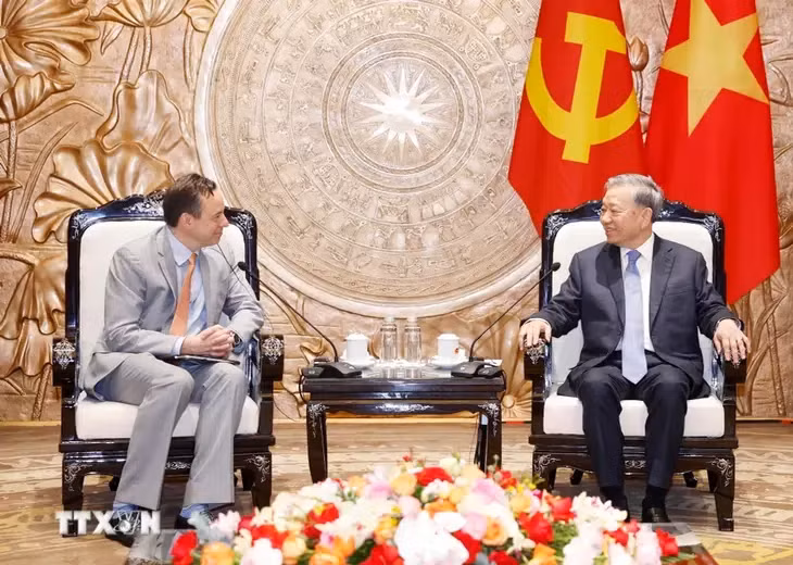 越共中央总书记苏林会见美国GE Vernova公司首席执行官斯特拉基奇。（图片来源：越通社）