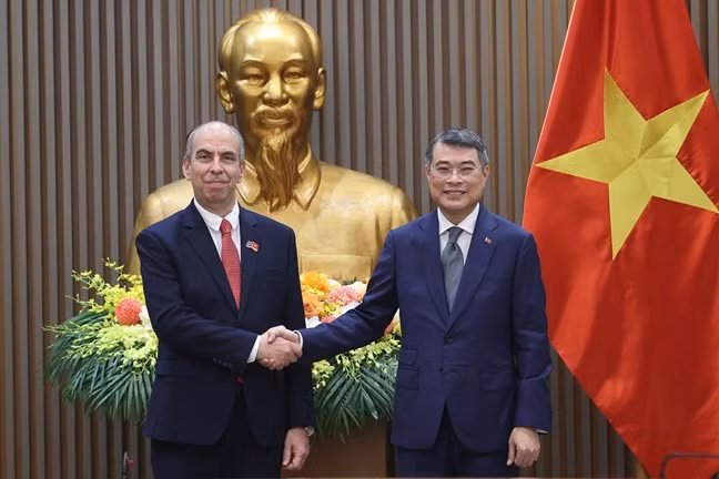 越南政府总理黎明兴会见古巴驻越大使。