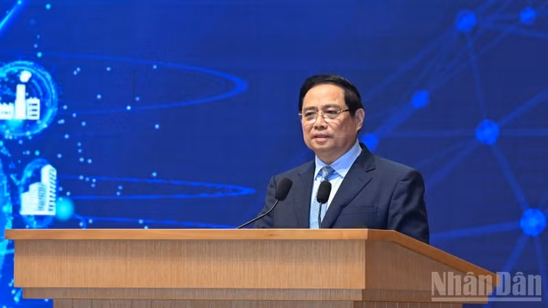 越南政府总理范明正在政府驻地出席第三届国家数字经济与数字社会发展论坛。（陈海 摄）