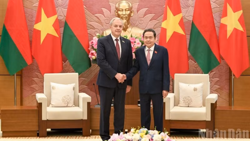 国会主席陈清敏会见白俄罗斯国民会议代表院主席伊戈尔·谢尔盖延科。